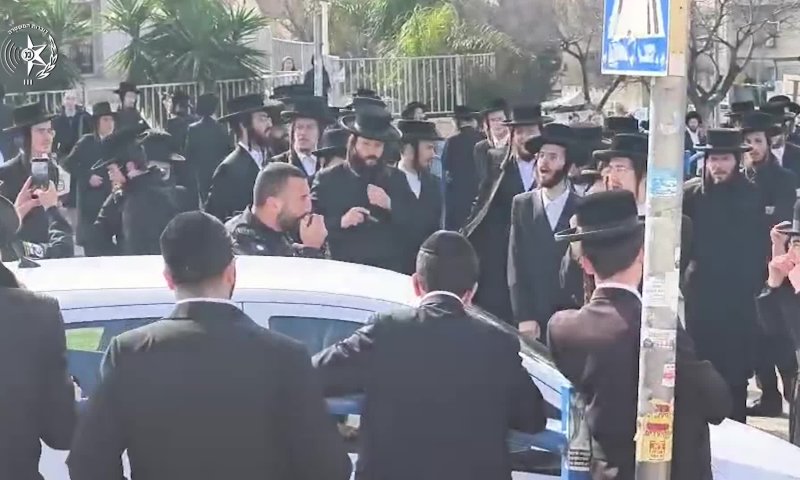 עשרות חרדים מתפרעים בירושלים במחאה נגד נתיחת גופות הפעוטות
