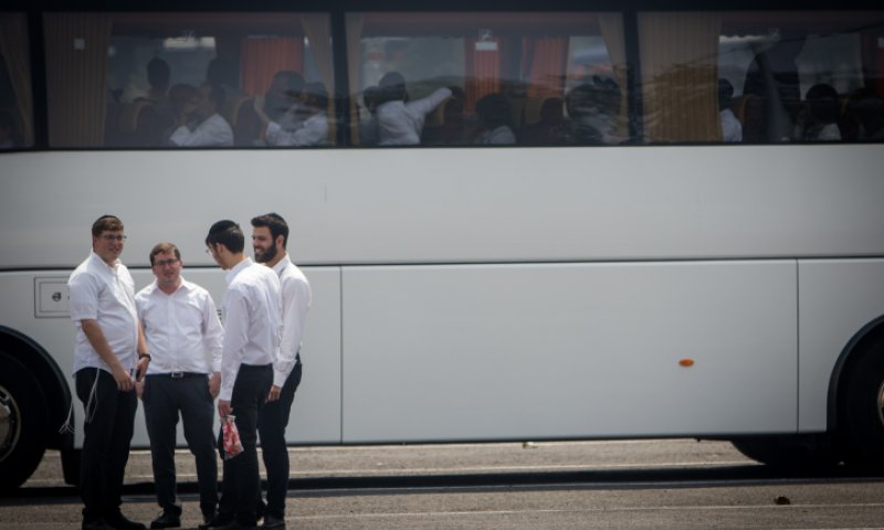 "ביטול תורה": הרב הראשי נגד עליה למירון