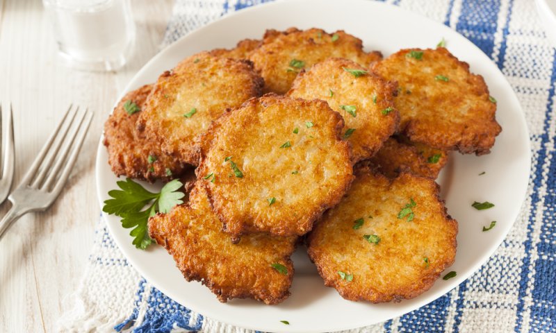 חנוכה זה לאטקעס: מתכון ללביבות תפוחי אדמה