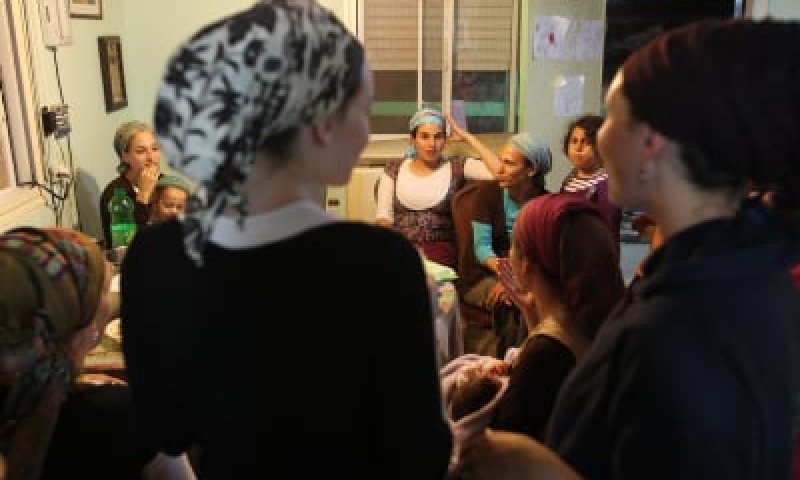 דתייה, מחפשת עבודה? בראיון העבודה תתחפשי לחילוניה