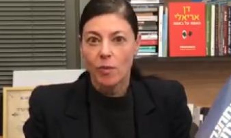 מרב מכאלי ניסתה להסית נגד בנות שירות וחטפה. צפו