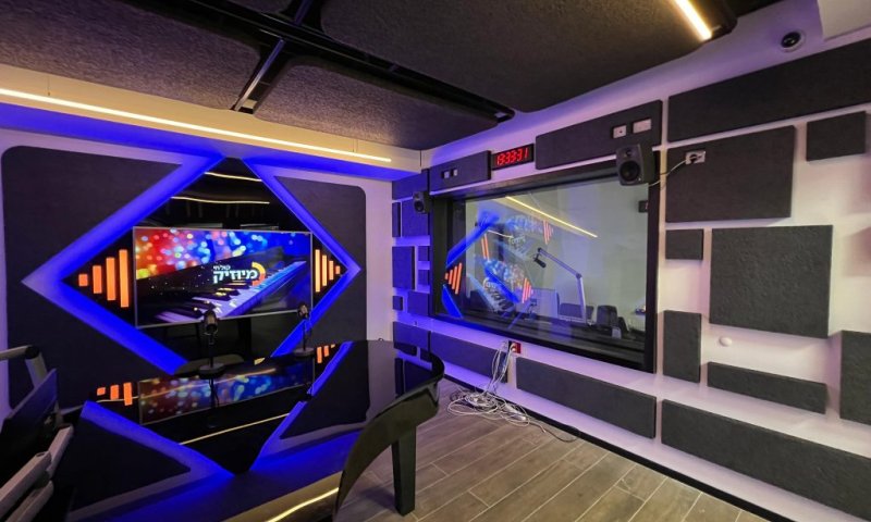 השדרן הסרוג האחרון עוזב את קול חי מיוזיק