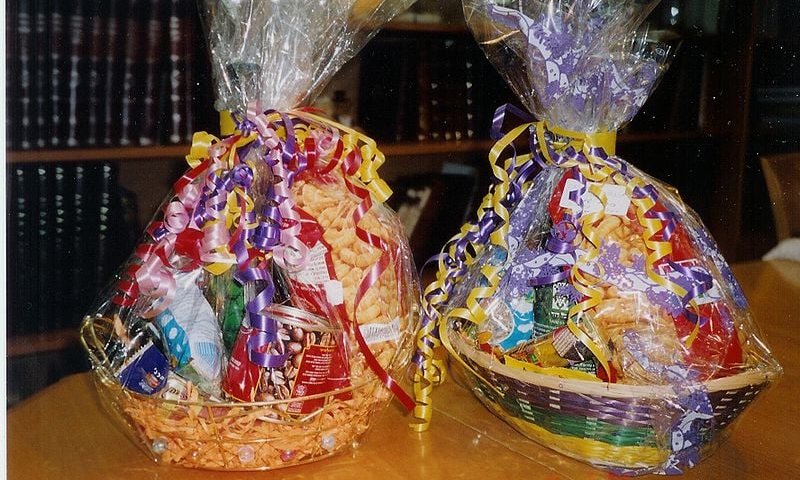 הרב נויבירט: לשבור את המעגל של משלוחי המנות