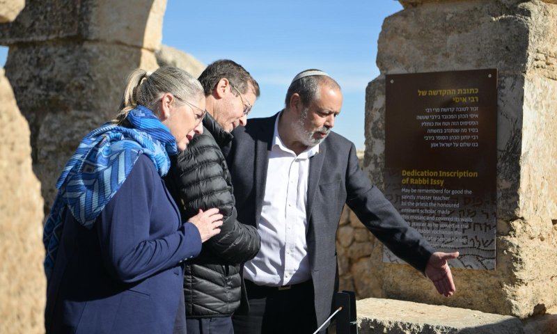 הרצוג נפגש עם המשפחות השכולות במועצת הר חברון