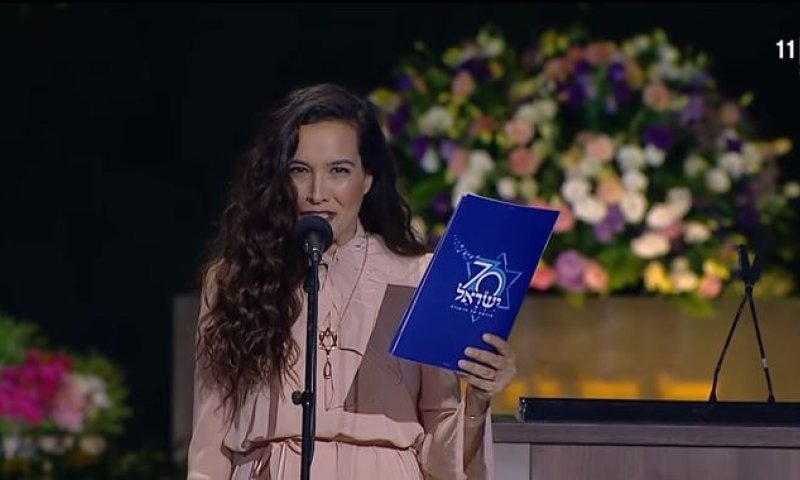 הוויכוח האופנתי שכמעט גרם ליעל אבקסיס לפרוש מהטקס