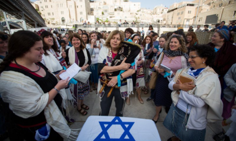 תוקם רחבה לתפילת נשים וגברים בכותל