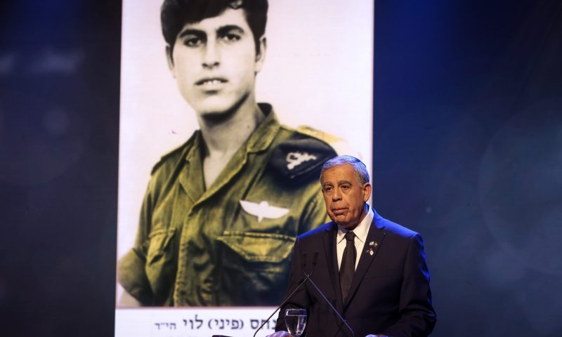 יו"ר הכנסת בוכה על אחיו ומבטיח: "אתה בליבי" &bull; צפו