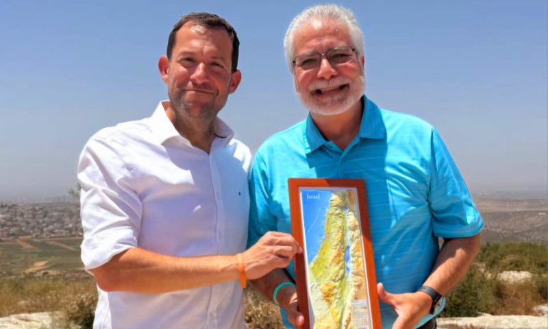 בכיר בוועדה המייעצת לטראמפ ביקר בשומרון: "תומכים בריבונות"