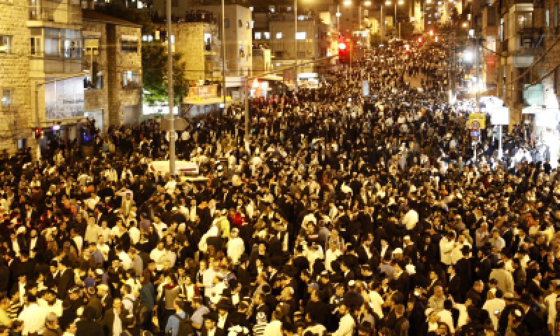 מסע הלוויה: למעלה מ-600,000 משתתפים