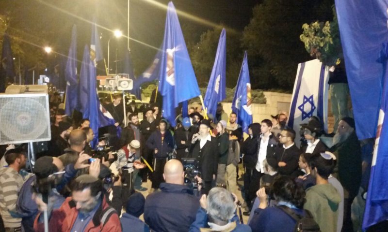 צועדים ממקום ניסיון ההתנקשות אל הר הבית