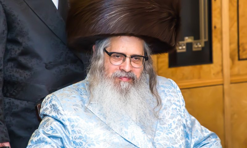 האם צריך להקביל פניו של הרבי מסאטמר שיגיע לארץ?