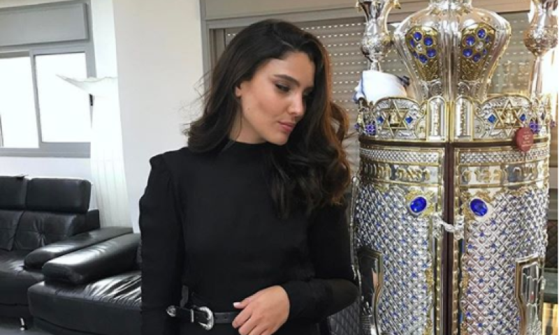 מזל טוב: מלכת היופי המתחזקת התארסה