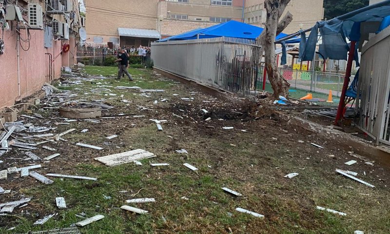 מטח כבד לגליל המערבי: פגיעה ישירה בגן ילדים בעכו