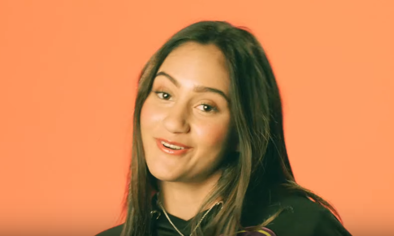 צפו: אגם בוחבוט מככבת בקליפ של "מלך האריות"