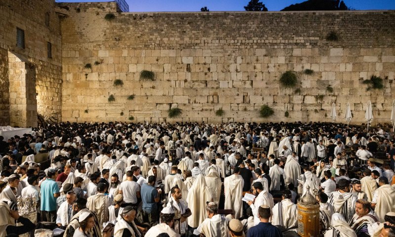 שידור ישיר: קינות לתשעה באב בכותל המערבי