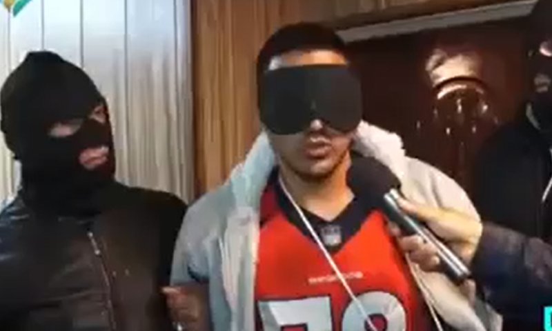 צפו: הצעיר האיראני שנידון לתלייה במסר לפני מותו