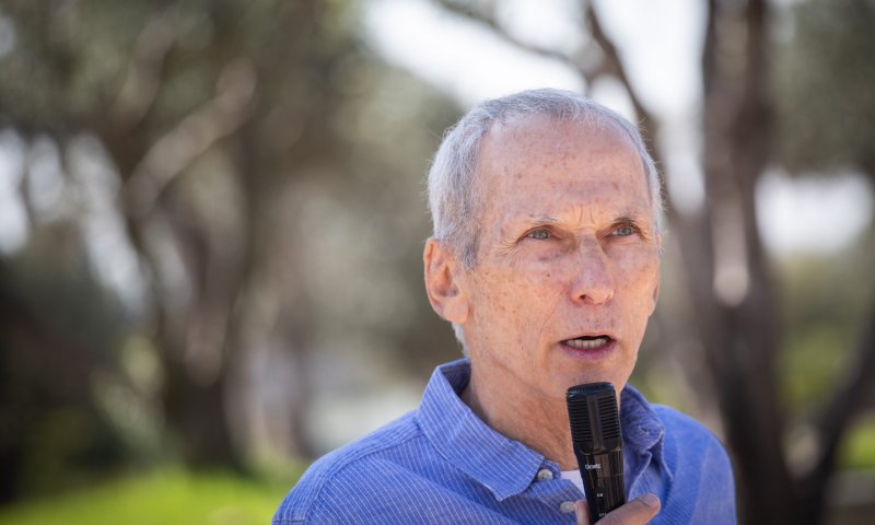 עמר בר לב בתגובה ראשונה לחרם על אנג'ל