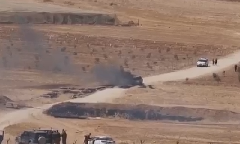 תיעוד: הרכב בו נסעו המחבלים &ndash; עולה באש