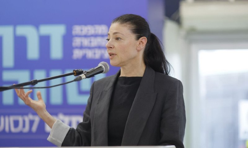עתירה לבג"צ נגד מיכאלי: הפעילי הרכבת בשבת
