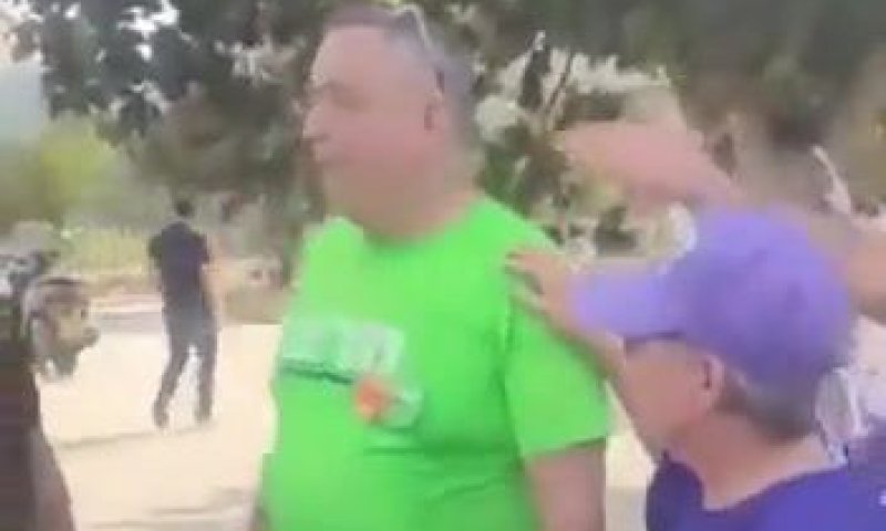 סערה ברשת: פעיל מרצ תועד מבזה&nbsp;תפילין