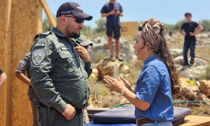 פוקס הורה להרוס מבנים בסמוך למצפה לזכר הקצין שנפל