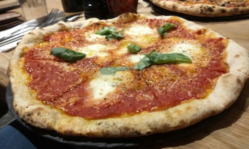 אבן הפיצה השואבת| ביקורת מסעדות