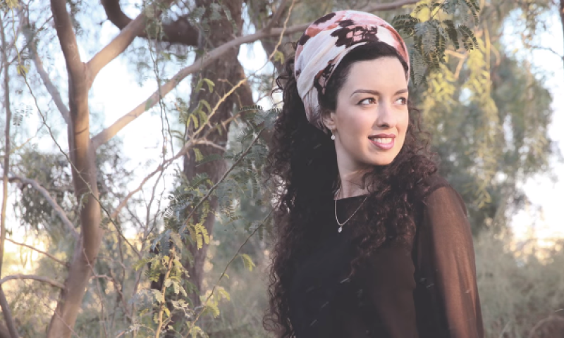 לא עוצרת ב'דה וויס': אוראל רוזיליו בסינגל חדש