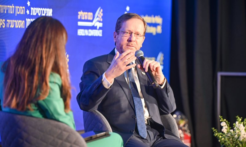 הרצוג: "הדיונים רציניים, אף אחד לא גורר רגליים"