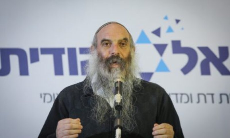 'לא הוטעיתי; הרב שלך לא התיר לאישה לדבר בחופה'