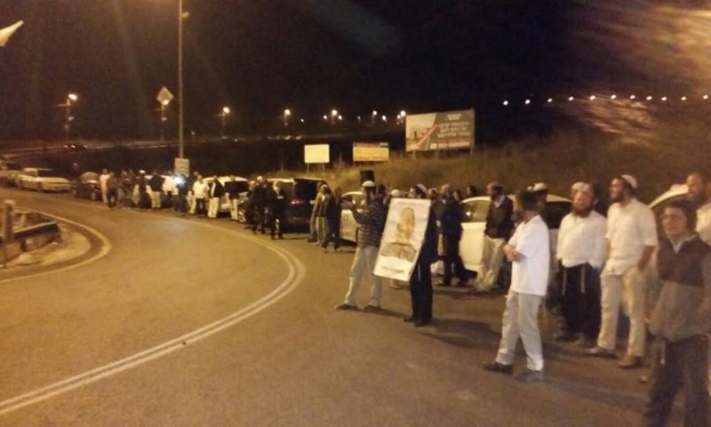 מאות הפגינו למען אלקנה פיקאר