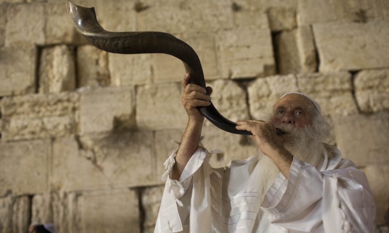 זמני כניסת ויציאת יום כיפור תשפ"ו 2025 וההלכות