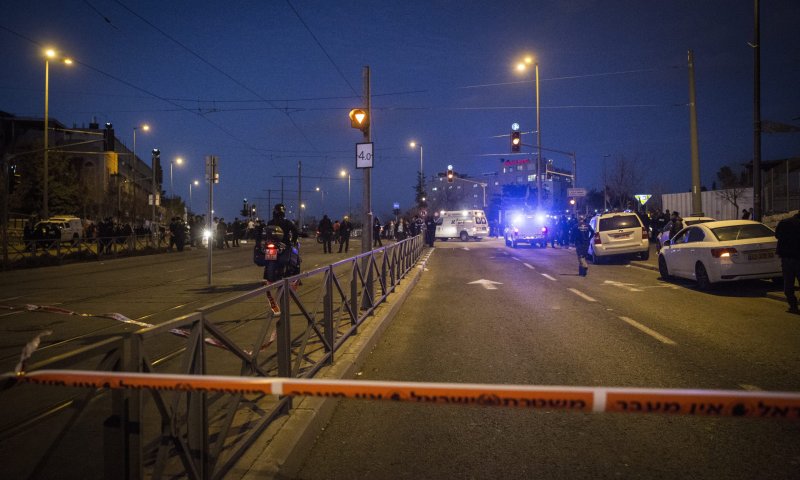 תלמידים הותקפו על ידי ערבים; המורה ירה באוויר