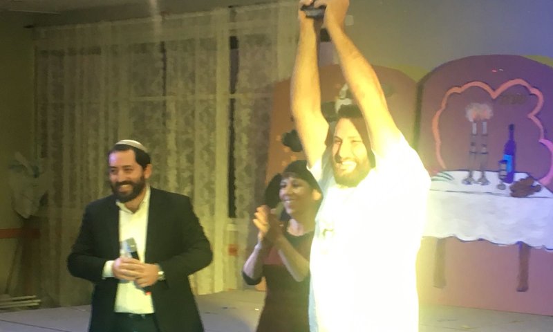 מרגש: 20 יהודים חדשים חגגו מסיבת סידור