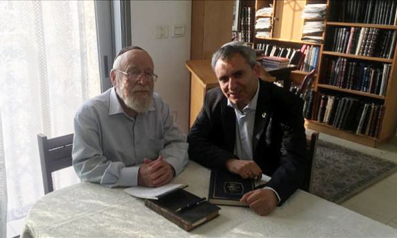 "לא שינה את דעתו": הרב ליאור נחרץ  בתמיכתו באלקין