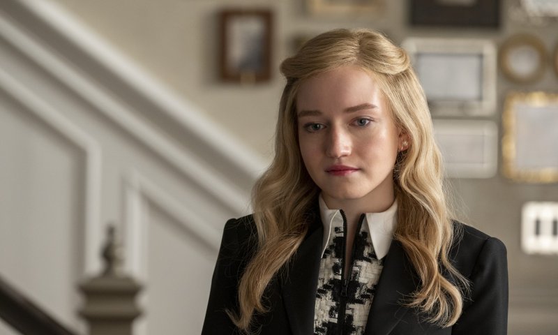 רייצ'ל מ"להמציא את אנה" תובעת את נטפליקס