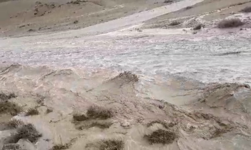 תיעוד מרהיב: שטפונות פתע בנחל דרגות. צפו