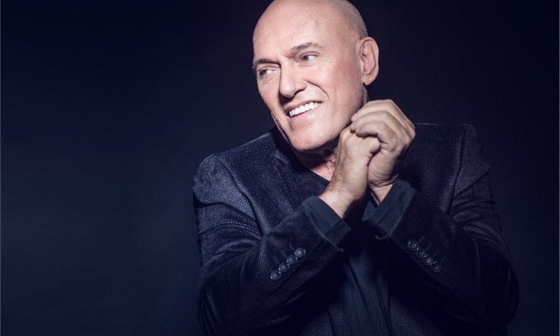 מרגש: שלומי שבת מבצע את השיר שנכתב לרפואתו