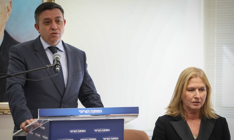 אם נתניהו ייחקר בצוללות הוא חייב להודיע על נבצרות