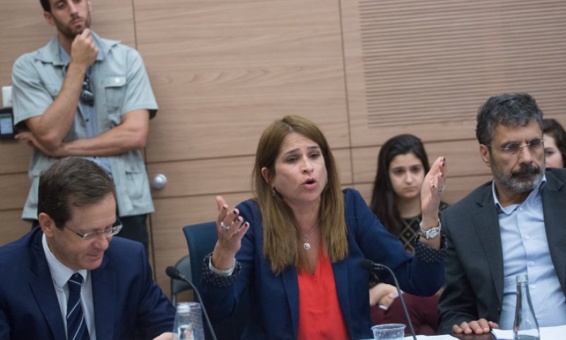 חיזוק מבחוץ: "יוגב בכל פעם התנגח בבנט, הייתי המומה"