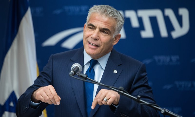 לפיד נגד ליצמן: "מינוי שר בריאות במשרה מלאה"