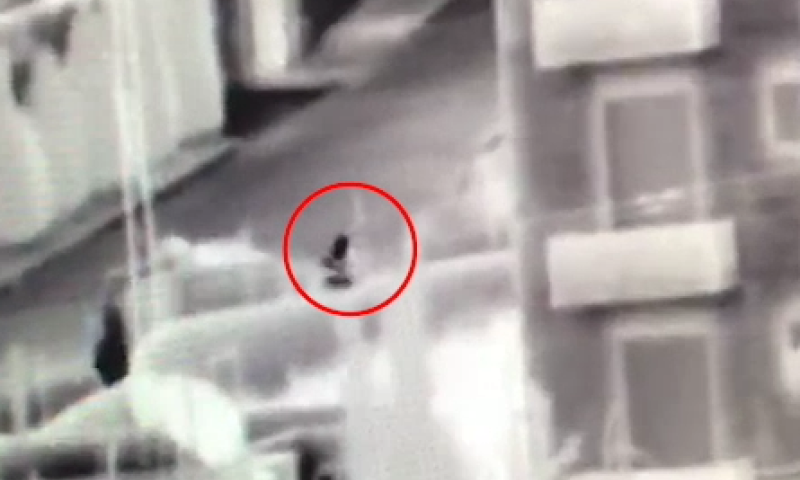 תיעוד דרמטי: לוחמי מג"ב מסתערים על המחבל. צפו