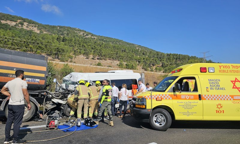 15 פצועים, בהם 3 קשה, בתאונת דרכים בכביש 6