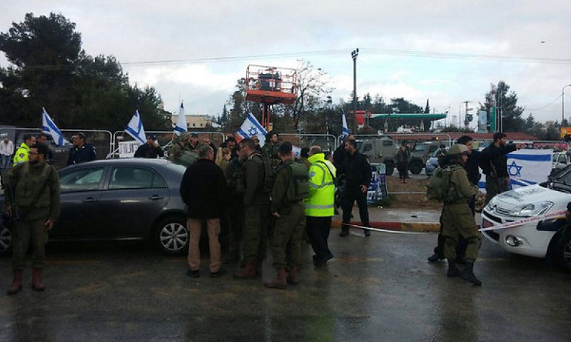 פיגוע דקירה בצומת הגוש; המחבל חוסל