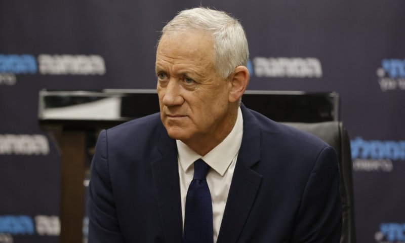 גנץ במסר לחרדים: "אתם תיפגעו מזה יותר מכולם"