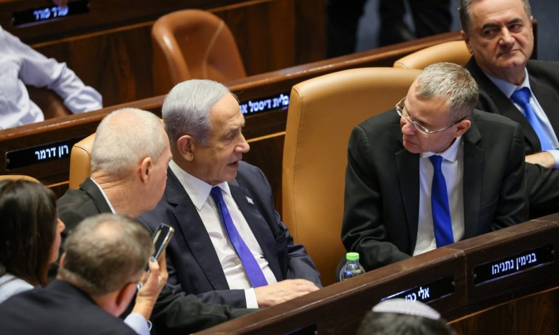 גלנט וסמוטריץ' דוחקים בנתניהו, לוין מסרב לפשרה