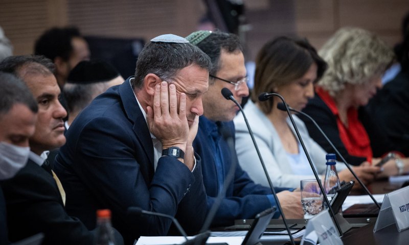 מבוכה לבנט: מתן כהנא יודח ממשרד הדתות?