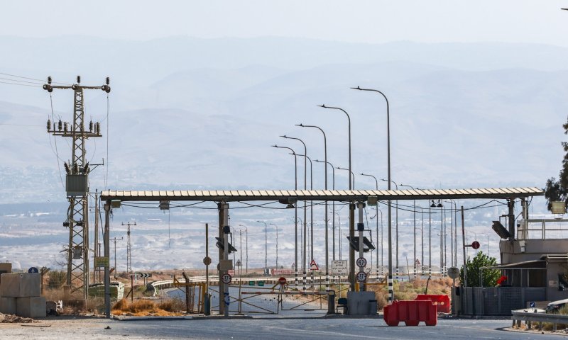ישראל מאשרת: מעבר אלנבי ייפתח מחדש מחר