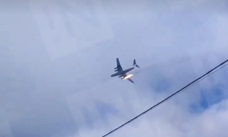 סמוך למוסקבה: מטוס מטען צבאי צולם מתרסק ברוסיה