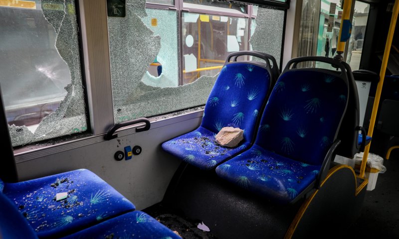 המשטרה עצרה 5 מהערבים שיידו אבנים על אוטובוס