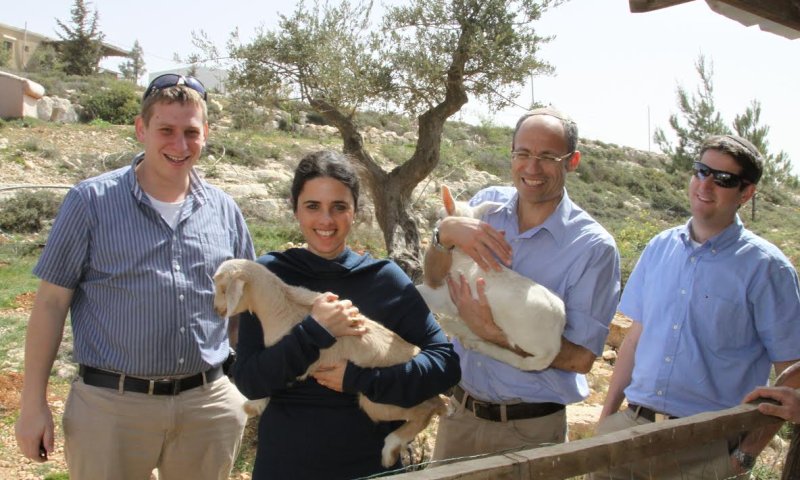 "חובה בסיסית ומוסרית להמשיך ולבנות את גוש עציון"